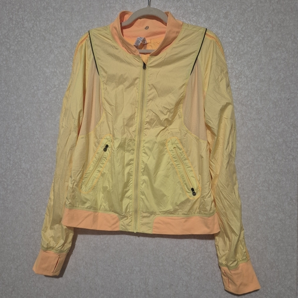 LULULEMON RUN-TWO TO MAKE IT ..Mellow Lemon Lightweight Jacket...SIZE:12